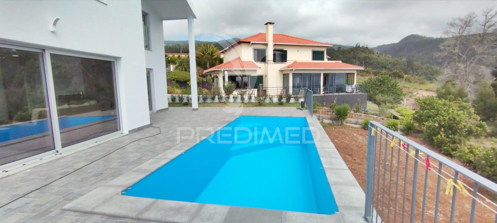 Moradia t3 com piscina calheta
