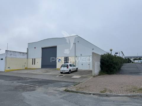 Armazém com 1.050m2 em sines