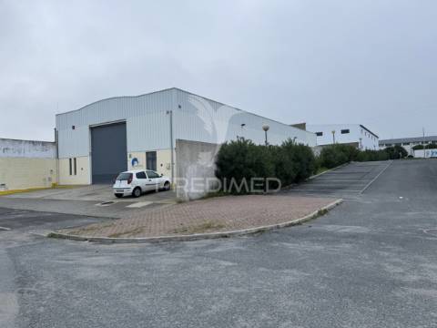 Armazém com 1.050m2 em sines