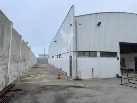 Armazém com 1.050m2 em sines