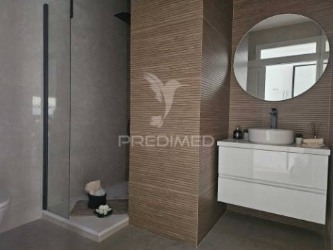 T2 lisboa completamente remodelado com vista rio