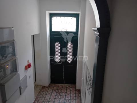 T2 lisboa completamente remodelado com vista rio