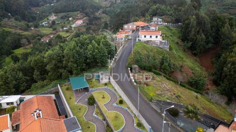 Terreno na encantadora freguesia do santo da serra ilha da madeira