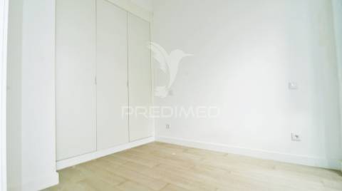 Moradia remodelada c/ 2 apartamentos na baixa da cidade de olhão