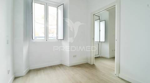 Moradia remodelada c/ 2 apartamentos na baixa da cidade de olhão