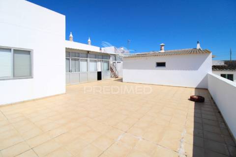 Apartamento mais comércio à venda no chelote, faro