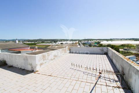 Apartamento mais comércio à venda no chelote, faro