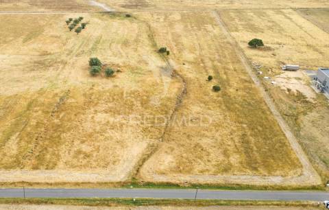 Quinta com 2,8250 ha e ruínas com 46 m2 em fornalhas velhas