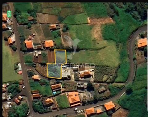 Moradia t3 em ruína - ponta do pargo . calheta - ilha da madeira