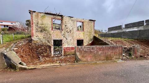 Moradia t3 em ruína - ponta do pargo . calheta - ilha da madeira
