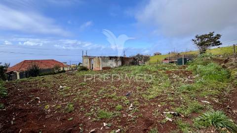 Moradia t3 em ruína - ponta do pargo . calheta - ilha da madeira