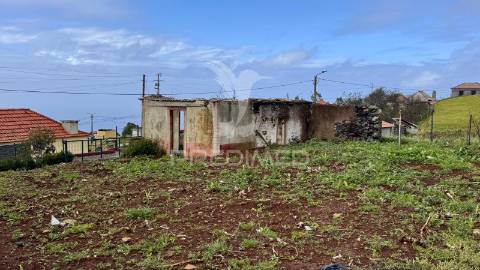 Moradia t3 em ruína - ponta do pargo . calheta - ilha da madeira