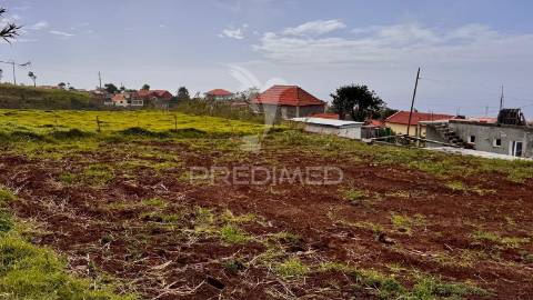 Moradia t3 em ruína - ponta do pargo . calheta - ilha da madeira