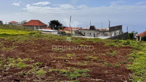 Moradia t3 em ruína - ponta do pargo . calheta - ilha da madeira