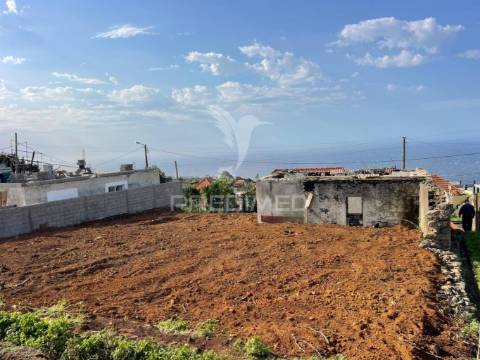 Moradia t3 em ruína - ponta do pargo . calheta - ilha da madeira