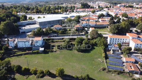 Terreno com cerca de 8000 m2 em trancoso