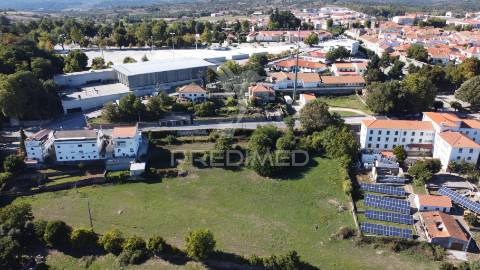 Terreno com cerca de 8000 m2 em trancoso