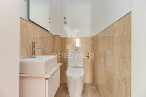 Excelente t2 totalmente reconstruído em massamá