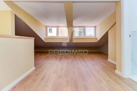 Excelente t2 totalmente reconstruído em massamá