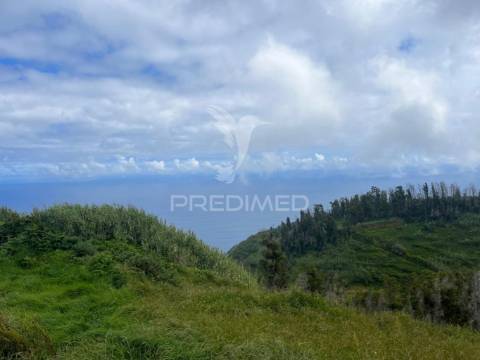 Terreno com 6.620 m2 na ponta do pargo