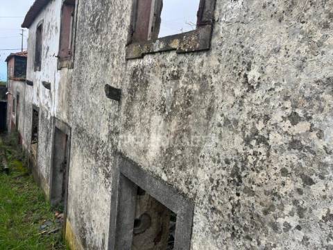 Vendo 2 moradias e 600m2 de terreno na ponta do pargo