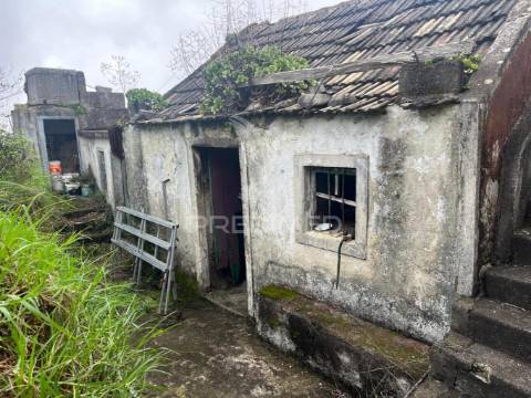 Vendo 2 moradias e 600m2 de terreno na ponta do pargo