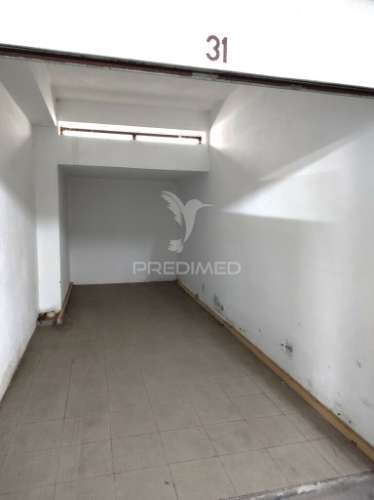 Garagem fechada a venda, vila do conde, rua das violetas.