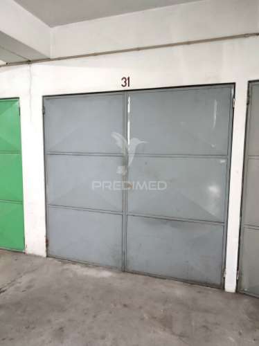 Garagem fechada a venda, vila do conde, rua das violetas.