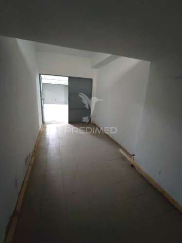 Garagem fechada a venda, vila do conde, rua das violetas.