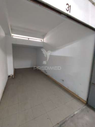 Garagem fechada a venda, vila do conde, rua das violetas.