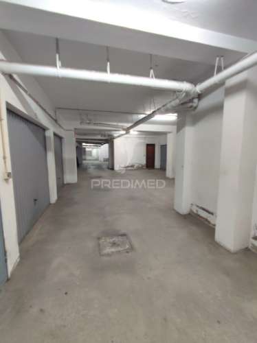 Garagem fechada a venda, vila do conde, rua das violetas.