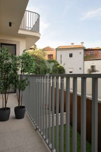 Apartamento t2 novo - junto à batalha - porto