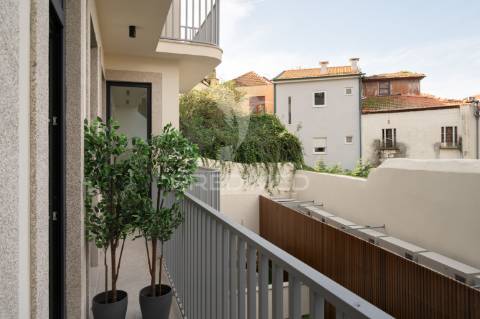 Apartamento t2 novo - junto à batalha - porto