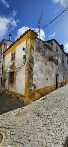 Moradia para recuperar na zona histórica de portalegre