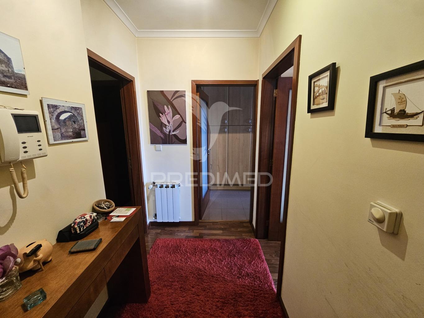 Apartamento t2 ao metro de santo ovídeo