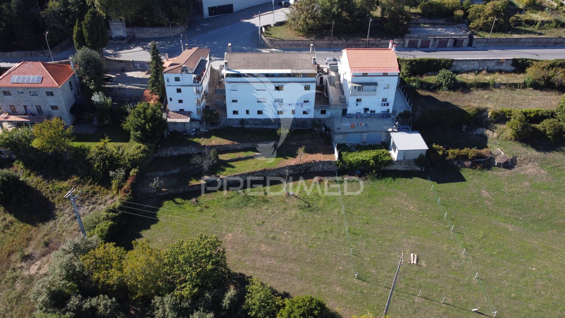 Predio em trancoso com 6 apartamentos