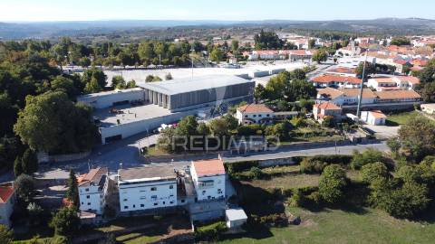 Predio em trancoso com 6 apartamentos