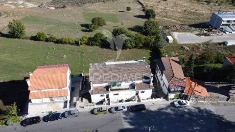 Predio em trancoso com 6 apartamentos