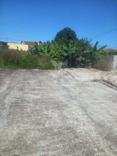 Terreno com projeto aprovado – vila das lajes, praia da vitória – 392 m²