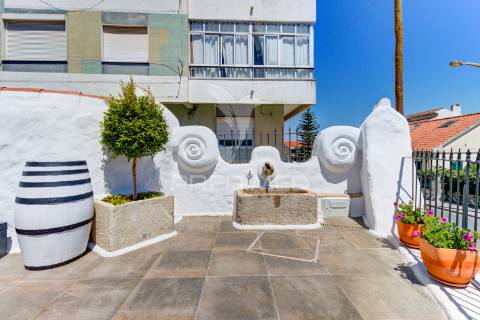 Excelente t2 totalmente reconstruído em massamá