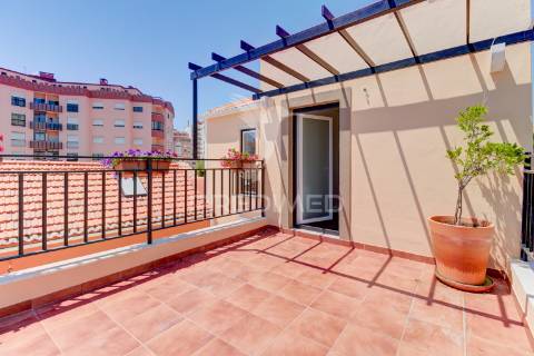 Excelente t2 totalmente reconstruído em massamá