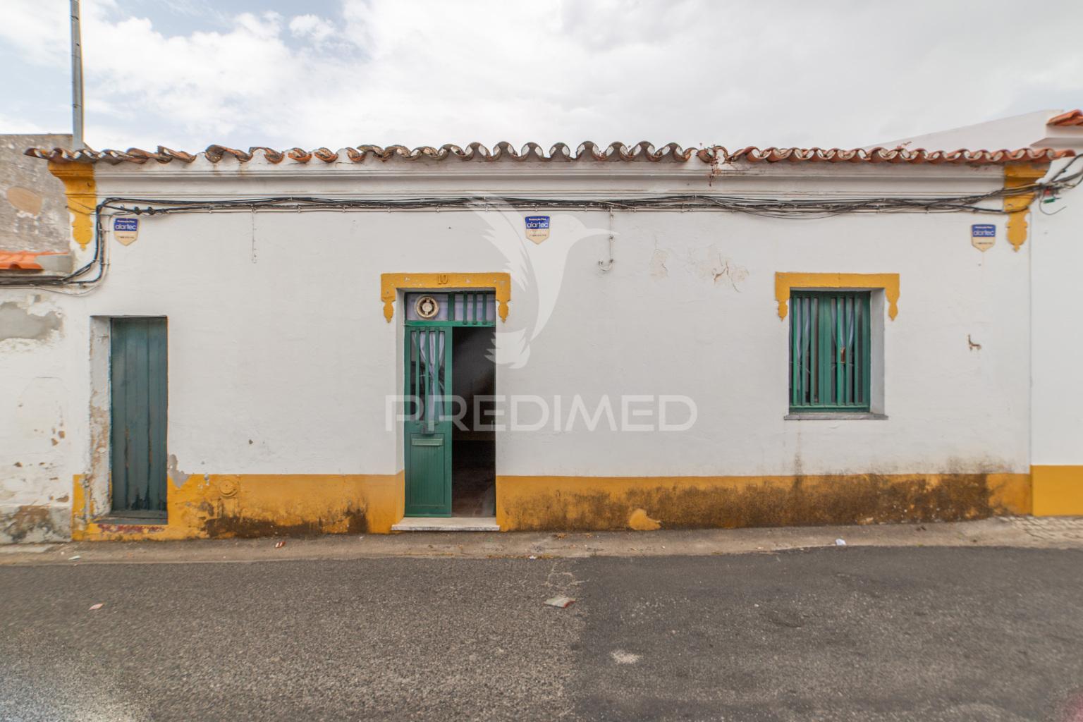 Moradia t2 com potencial de expansão – bairro senhora da saúde, évora