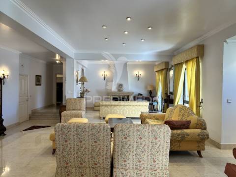 Luxuoso apartamento t5 no coração de leiria com vista para o castelo