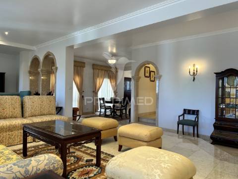 Luxuoso apartamento t5 no coração de leiria com vista para o castelo