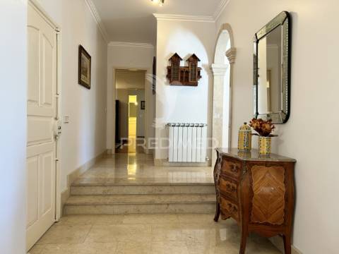 Luxuoso apartamento t5 no coração de leiria com vista para o castelo