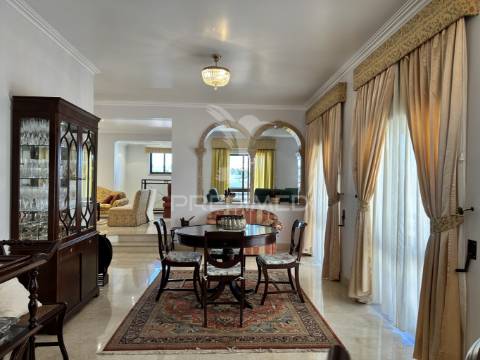 Luxuoso apartamento t5 no coração de leiria com vista para o castelo