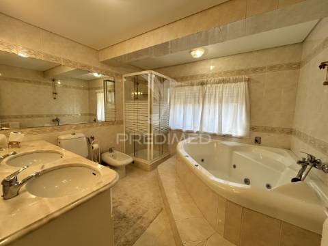 Luxuoso apartamento t5 no coração de leiria com vista para o castelo