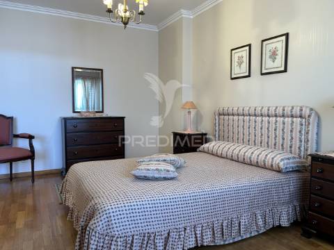 Luxuoso apartamento t5 no coração de leiria com vista para o castelo