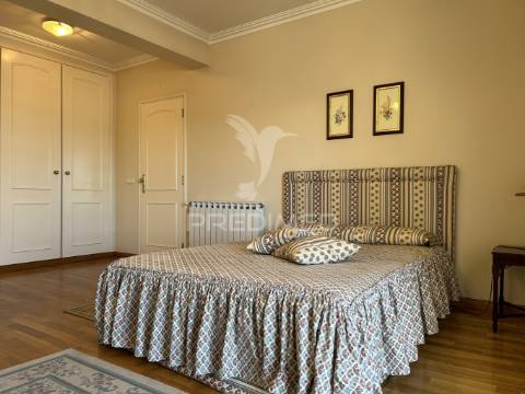 Luxuoso apartamento t5 no coração de leiria com vista para o castelo