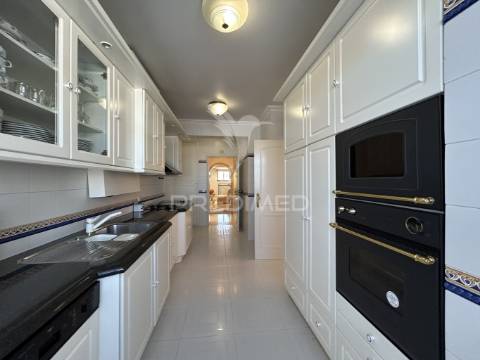 Luxuoso apartamento t5 no coração de leiria com vista para o castelo